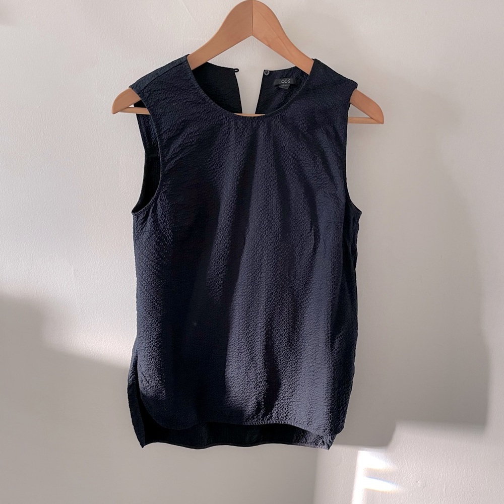 🍀 COS sleeveless top